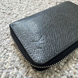 EUC🖤Louis Vuitton Black Taiga Leather Zippy Coin Purse Wallet